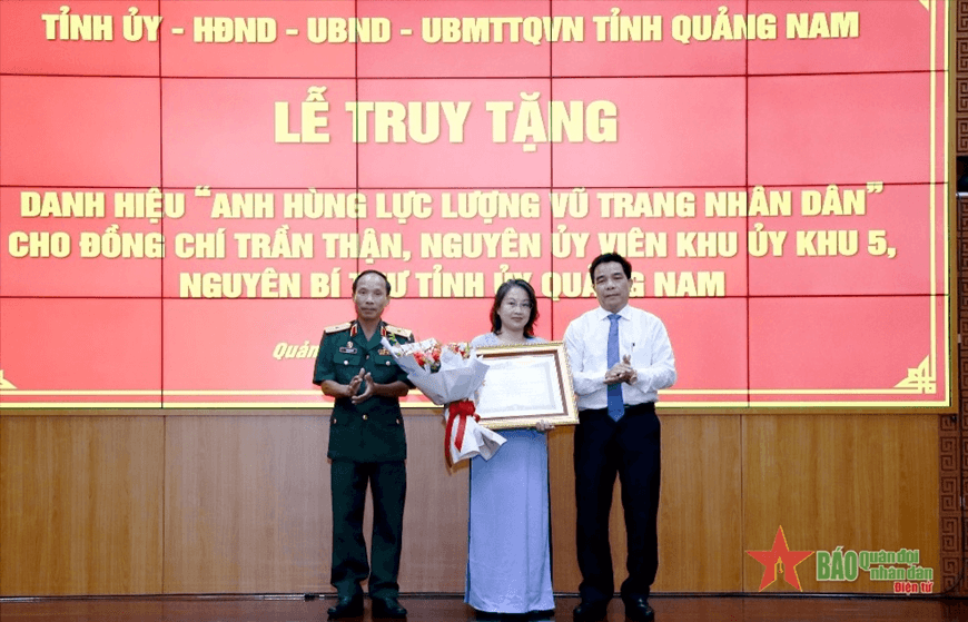 Công khai danh sách tập thể, cá nhân đề nghị xét, khen thưởng