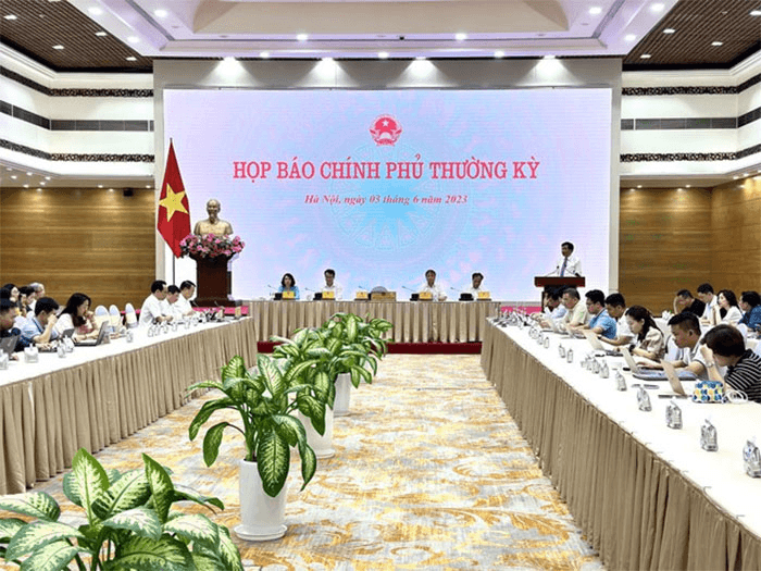 Họp báo Chính phủ: Phát sinh nhiều tiêu cực, vi phạm liên quan giấy khám sức khỏe