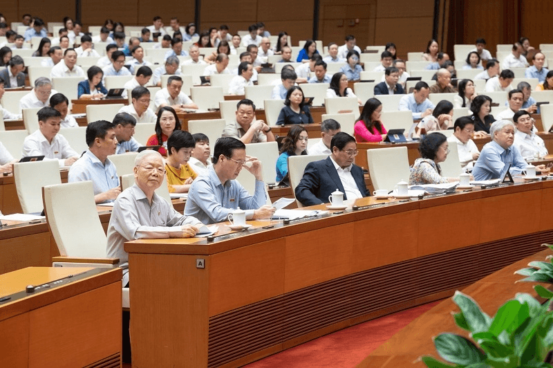 Bộ trưởng Đào Ngọc Dung: Công hay tư, tiền lương, thu nhập phải đủ sống