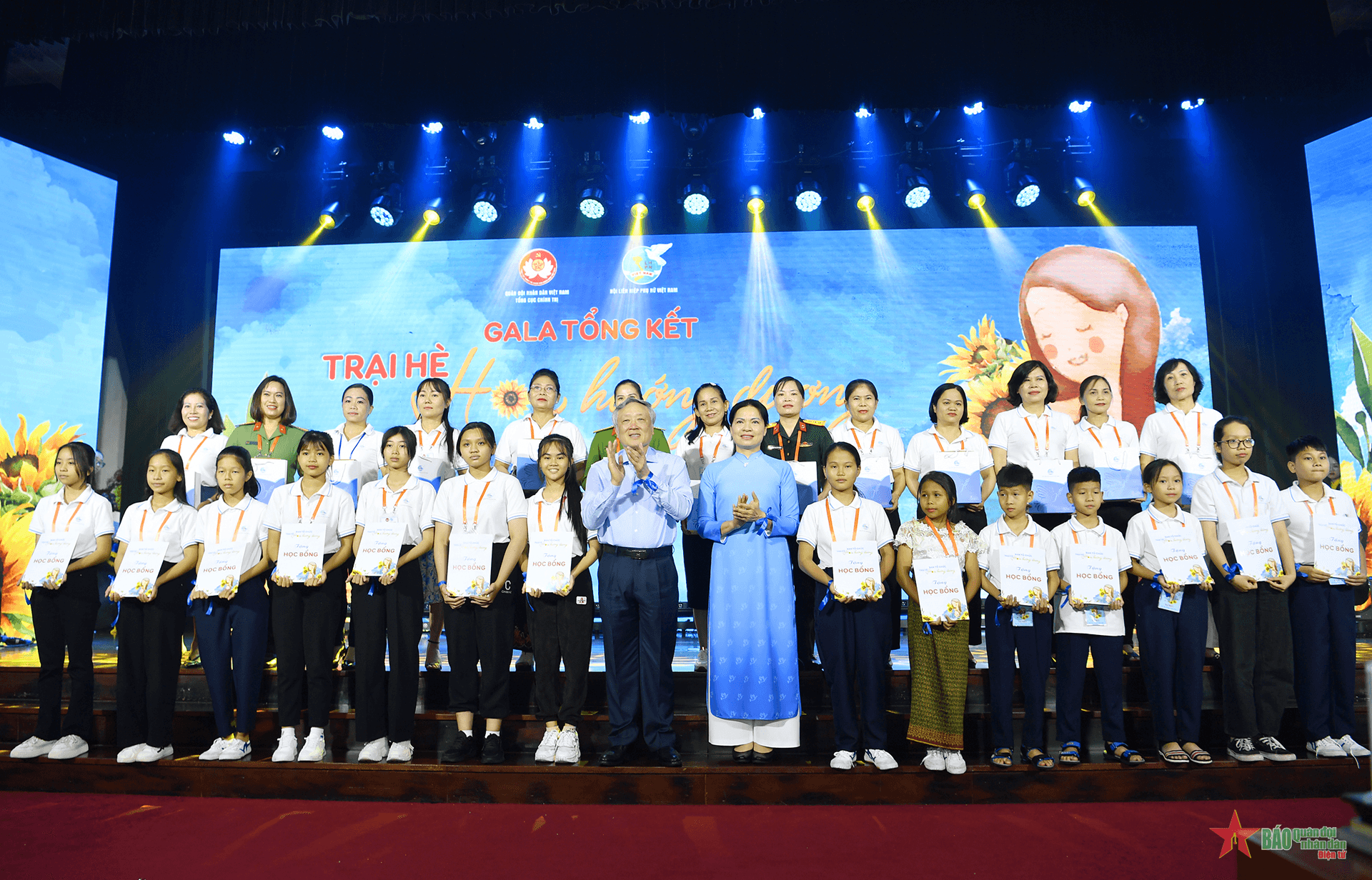 Gala tổng kết Trại hè Hoa hướng dương: Lan tỏa những tấm lòng yêu thương, nhân ái