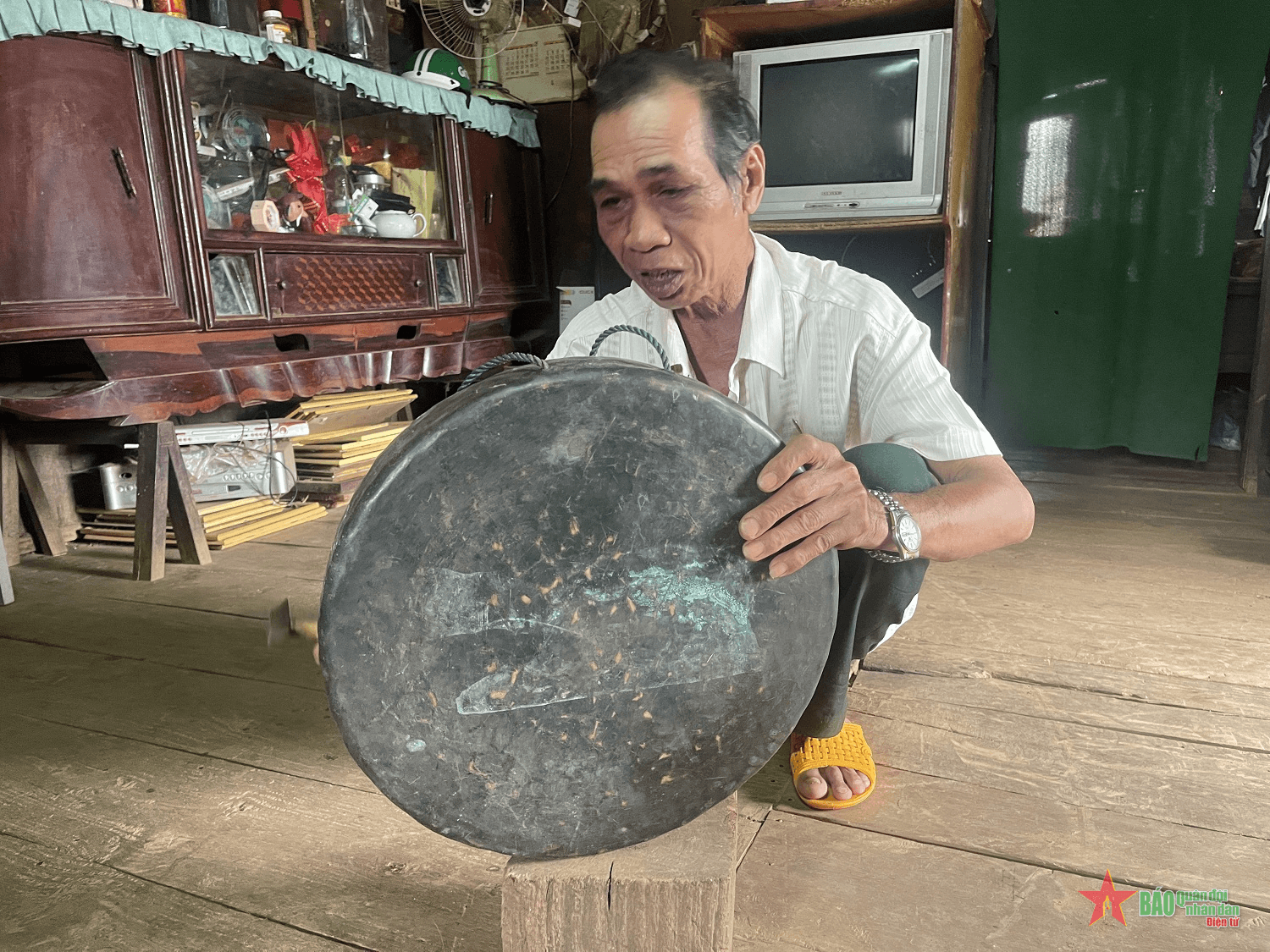 Người giữ “hồn” chiêng của buôn làng
