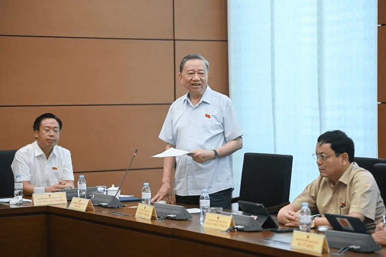 Bộ trưởng Bộ Công an Tô Lâm: Người dân sẽ chỉ cần thị thực và quẹt thẻ căn cước là có thể lên máy bay