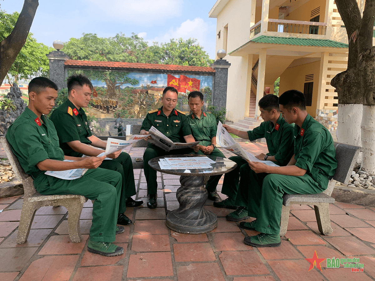 "Rượu nhẹ, chén nhỏ, rót vơi"

​
