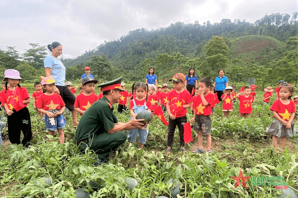 Làm để dân tin, dân theo