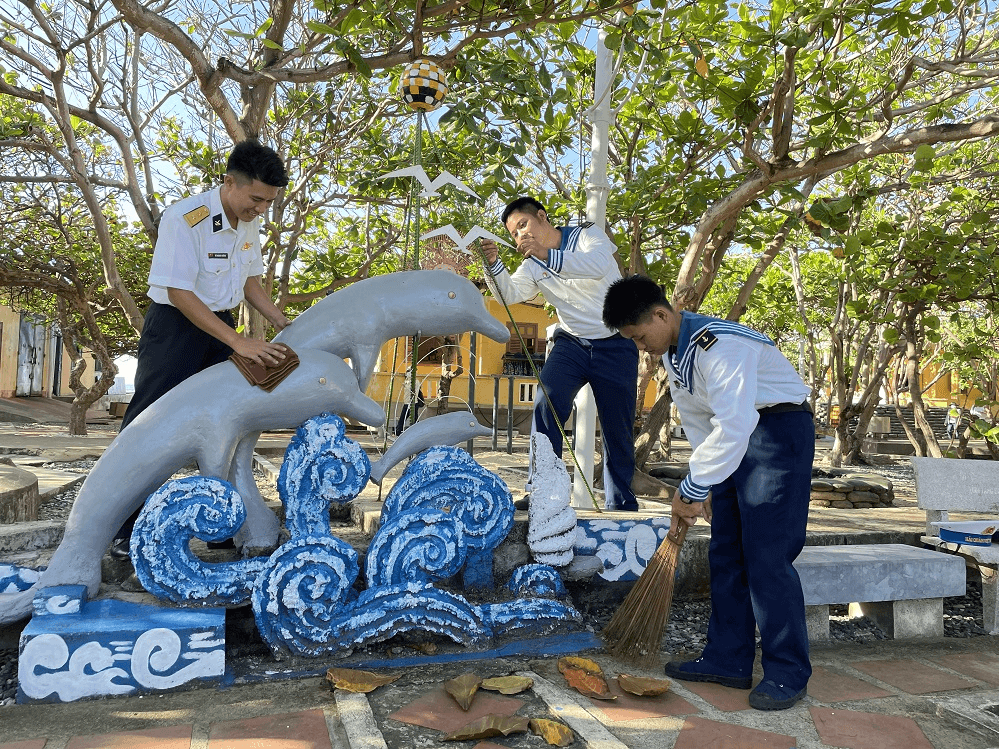 Gìn giữ cảnh quan, môi trường trên đảo Trường Sa Đông
