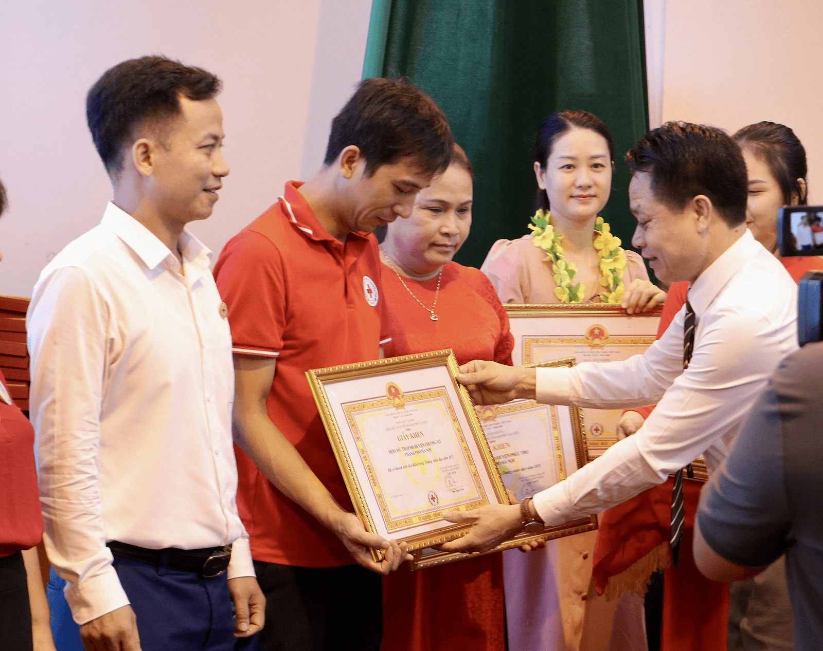 Hội Chữ thập đỏ TP Hà Nội tiếp tục hỗ trợ, giúp đỡ nhiều hoàn cảnh khó khăn