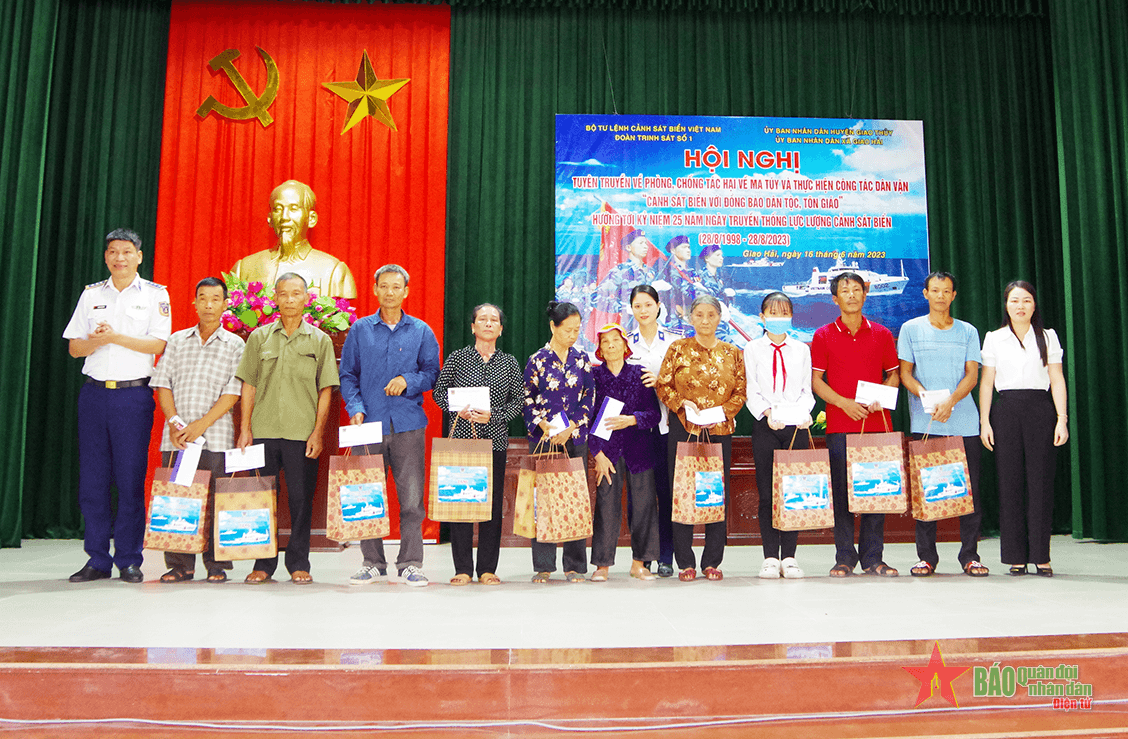 “Cảnh sát biển với đồng bào dân tộc, tôn giáo”