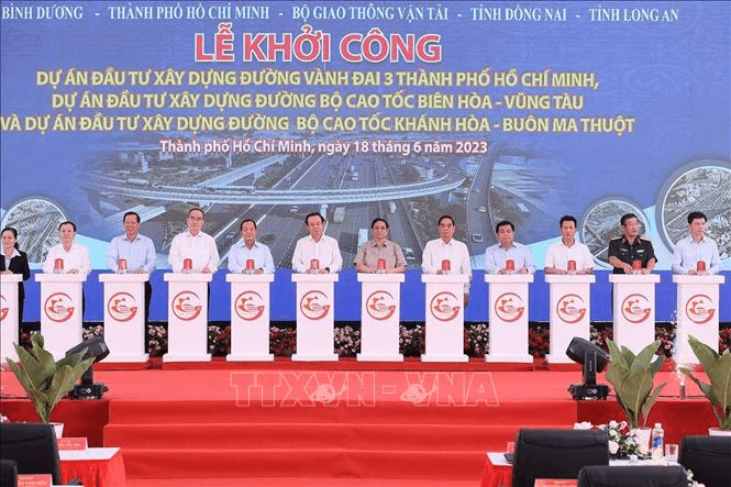 Thủ tướng Phạm Minh Chính phát lệnh khởi công đồng loạt 3 dự án giao thông quan trọng quốc gia
