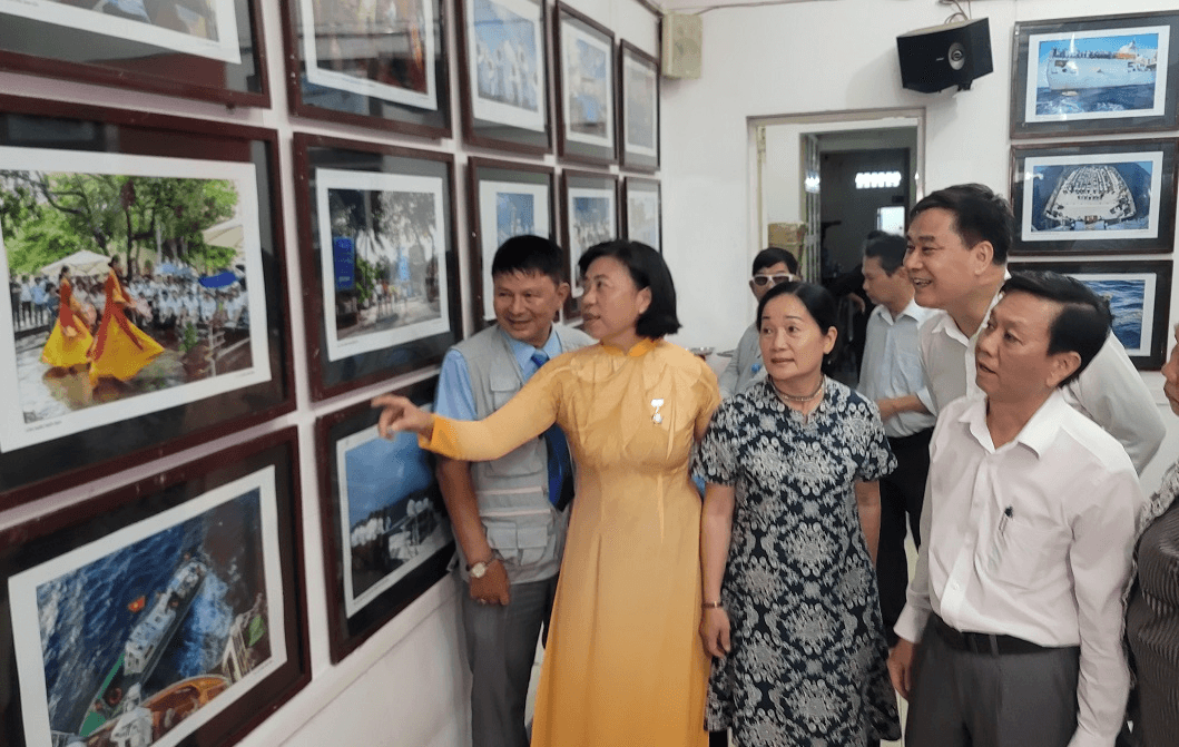 Khai mạc triển lãm “Tuổi trẻ với Trường Sa”