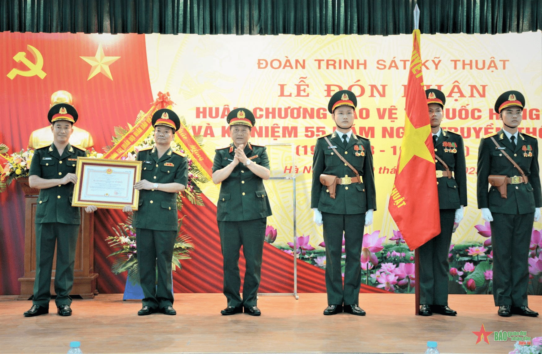 Đoàn Trinh sát Kỹ thuật đón nhận Huân chương Bảo vệ Tổ quốc hạng Ba