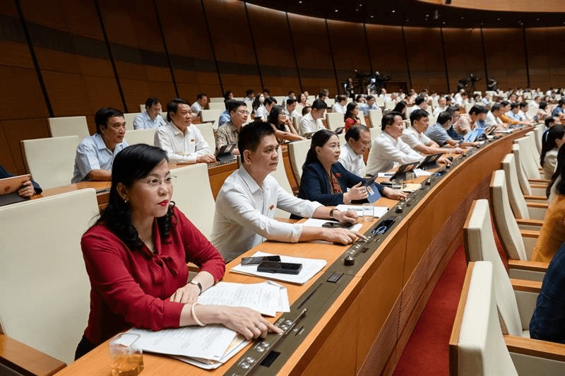 Vì sao phải áp giá trần với vé máy bay, sách giáo khoa?