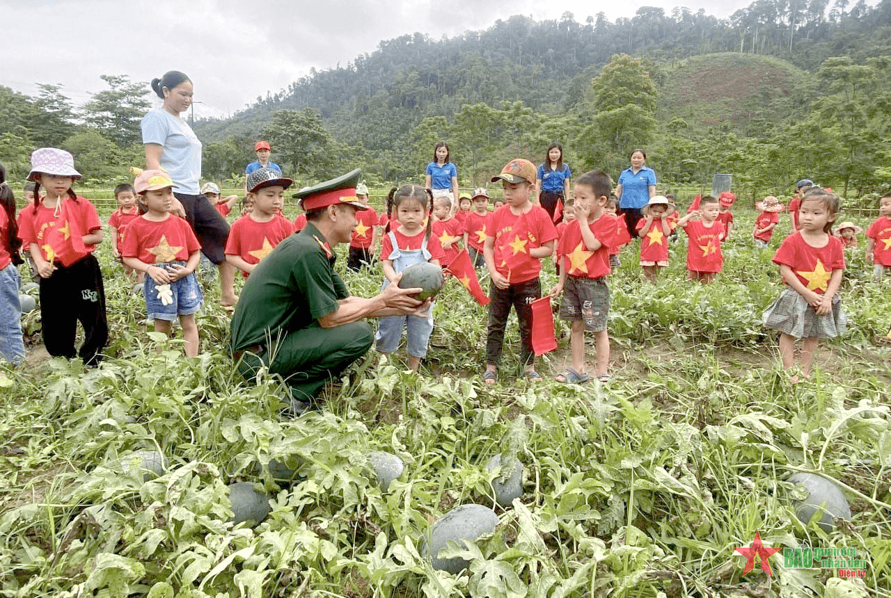 Nghị quyết giúp đồng bào xóa nghèo