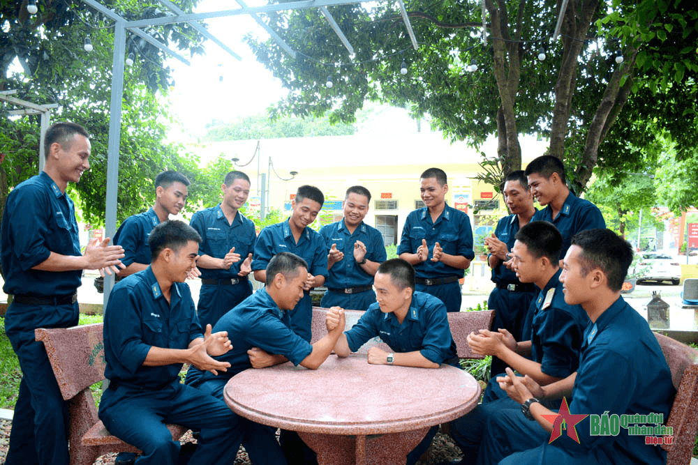 Tuổi trẻ trưởng thành trong quân ngũ