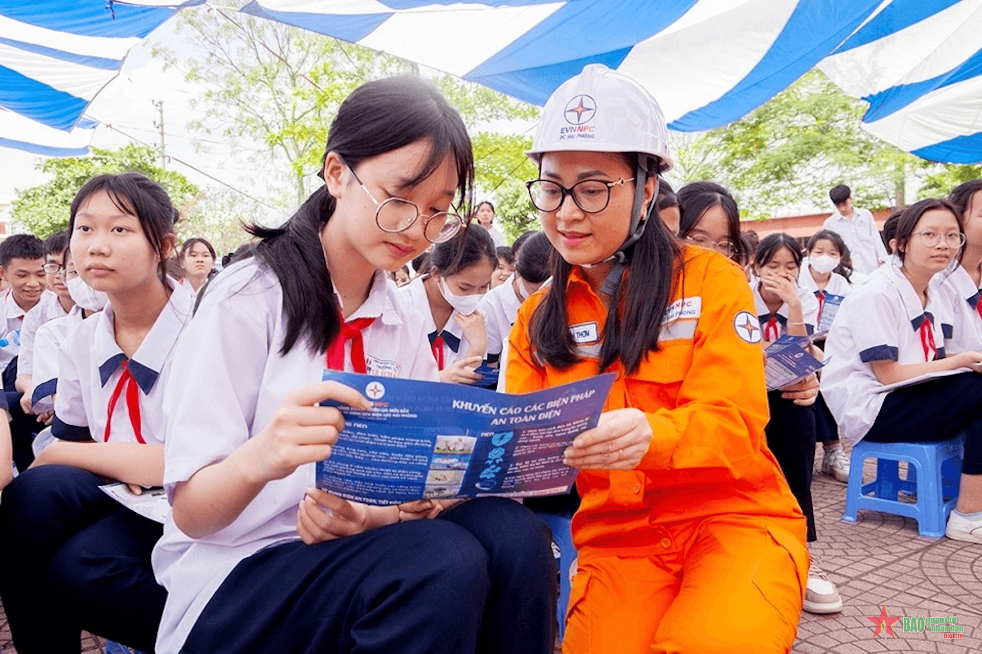 Ngành điện miền Bắc tăng cường 100% nhân lực, thiết bị và ứng trực 24/24 giờ
