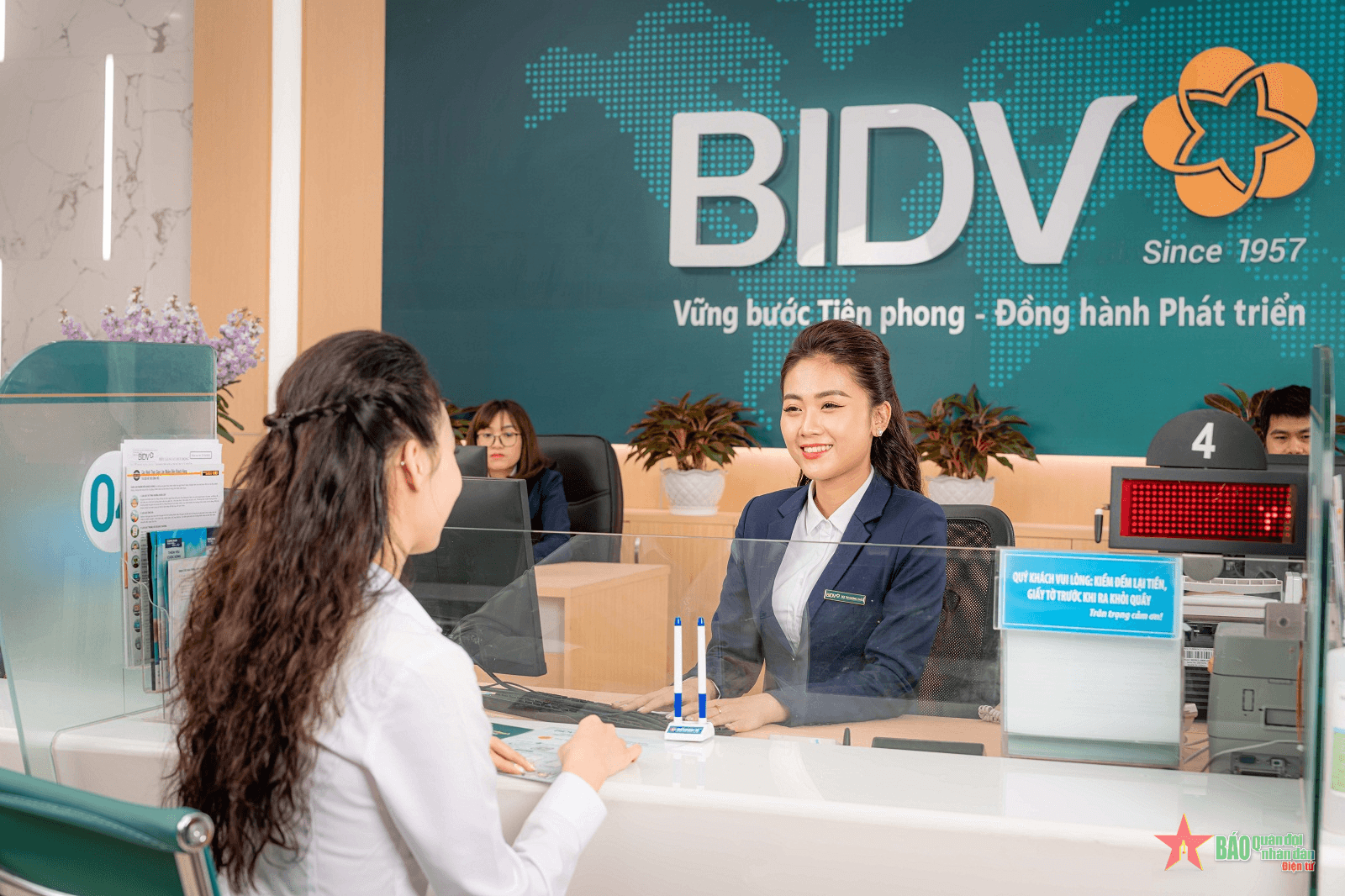 Giảm lãi suất để hỗ trợ doanh nghiệp