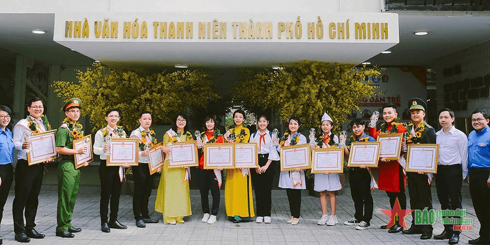 Thi đua làm theo lời Bác