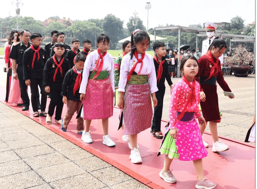 Niềm vui của con nuôi đồn biên phòng
