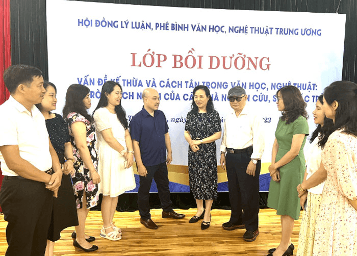 Đội ngũ lý luận, phê bình văn học, nghệ thuật cần được chuyên nghiệp hóa