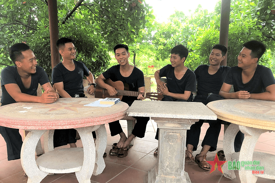 Chiến sĩ trẻ lấy âm nhạc vượt lên khó khăn