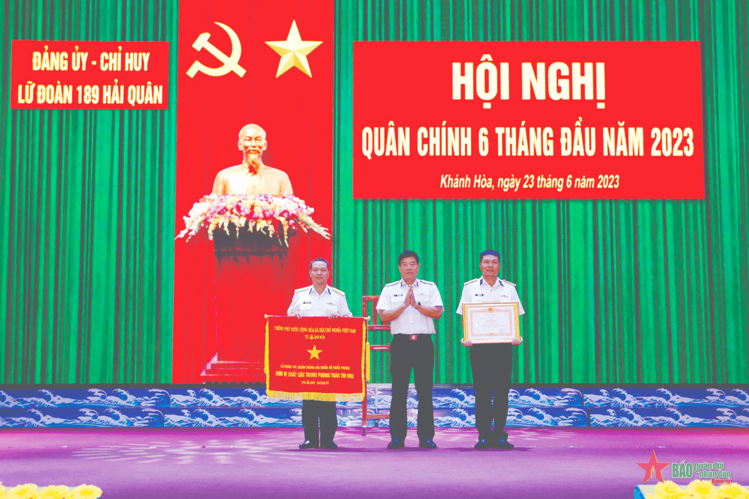 Lữ đoàn Tàu ngầm 189 đón nhận Cờ thi đua của Thủ tướng Chính phủ