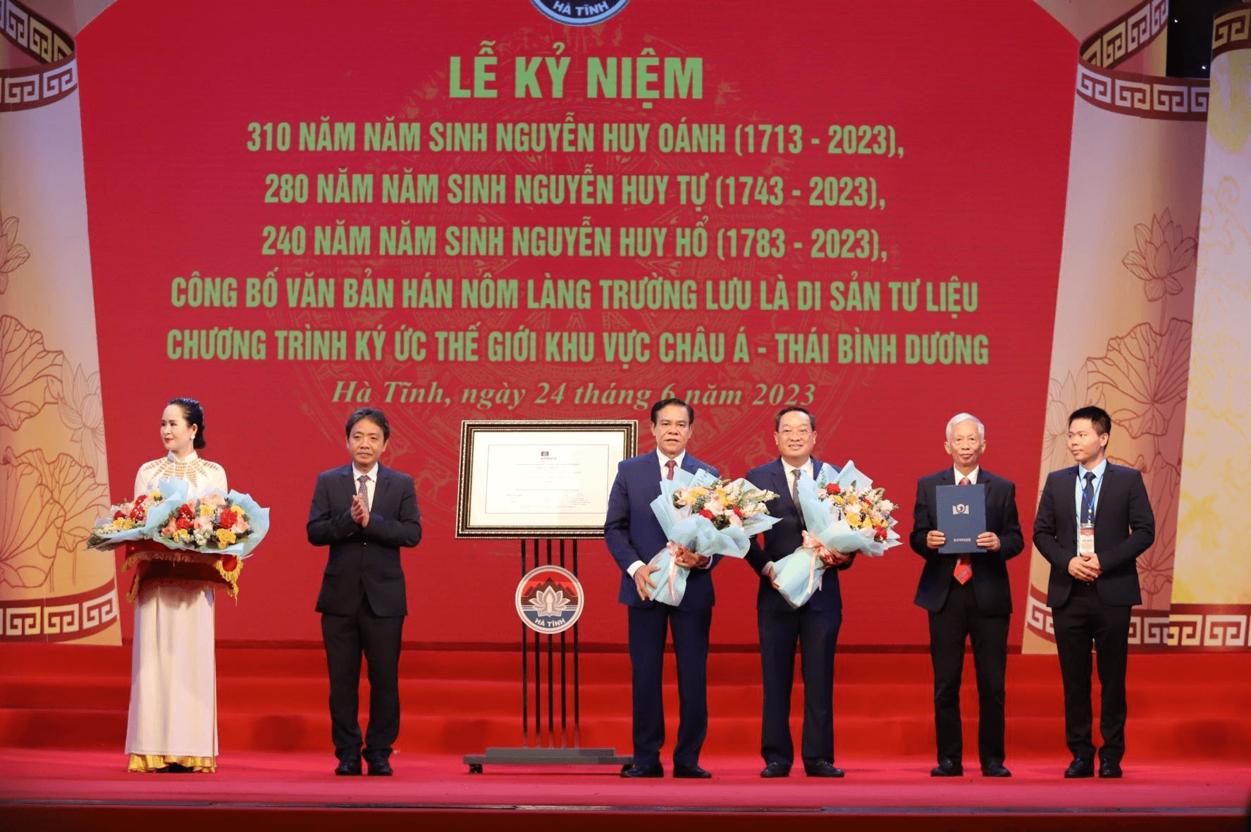 Đón Bằng công nhận Văn bản Hán Nôm làng Trường Lưu là di sản tư liệu Chương trình ký ức thế giới khu vực châu Á - Thái Bình Dương
