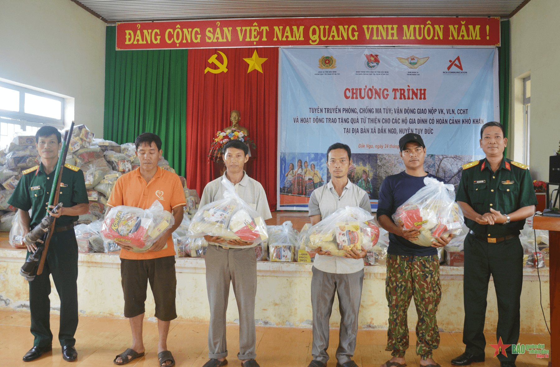 Tuyên truyền phòng, chống ma túy, giao nộp vũ khí, vật liệu nổ, công cụ hỗ trợ trái phép và hoạt động từ thiện xã hội tại Đắk Ngo