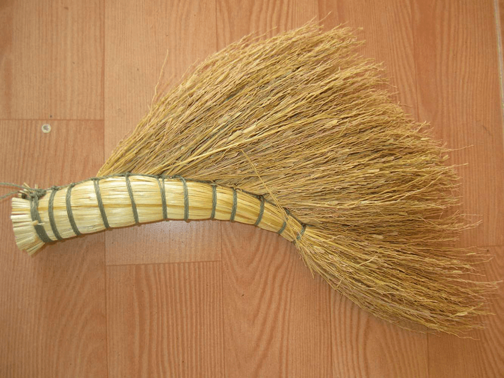 Nhớ chiếc chổi rơm