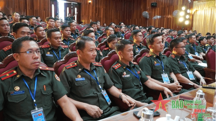 Tọa đàm sĩ quan trẻ biên phòng Việt Nam - Lào