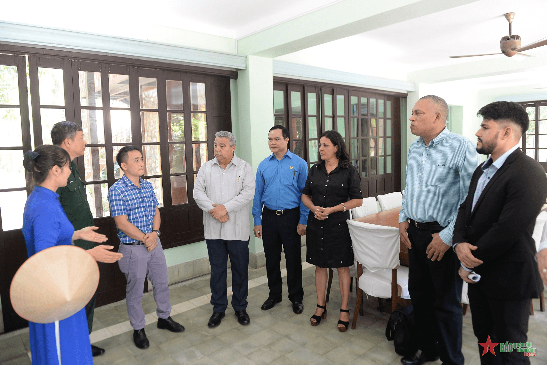 Đoàn đại biểu cấp cao Trung tâm những người lao động Cuba dâng hương tưởng niệm Chủ tịch Hồ Chí Minh và tham quan Khu Di tích K9