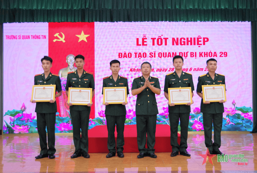 Trường Sĩ quan Thông tin tổ chức lễ tốt nghiệp đào tạo sĩ quan dự bị khóa 29