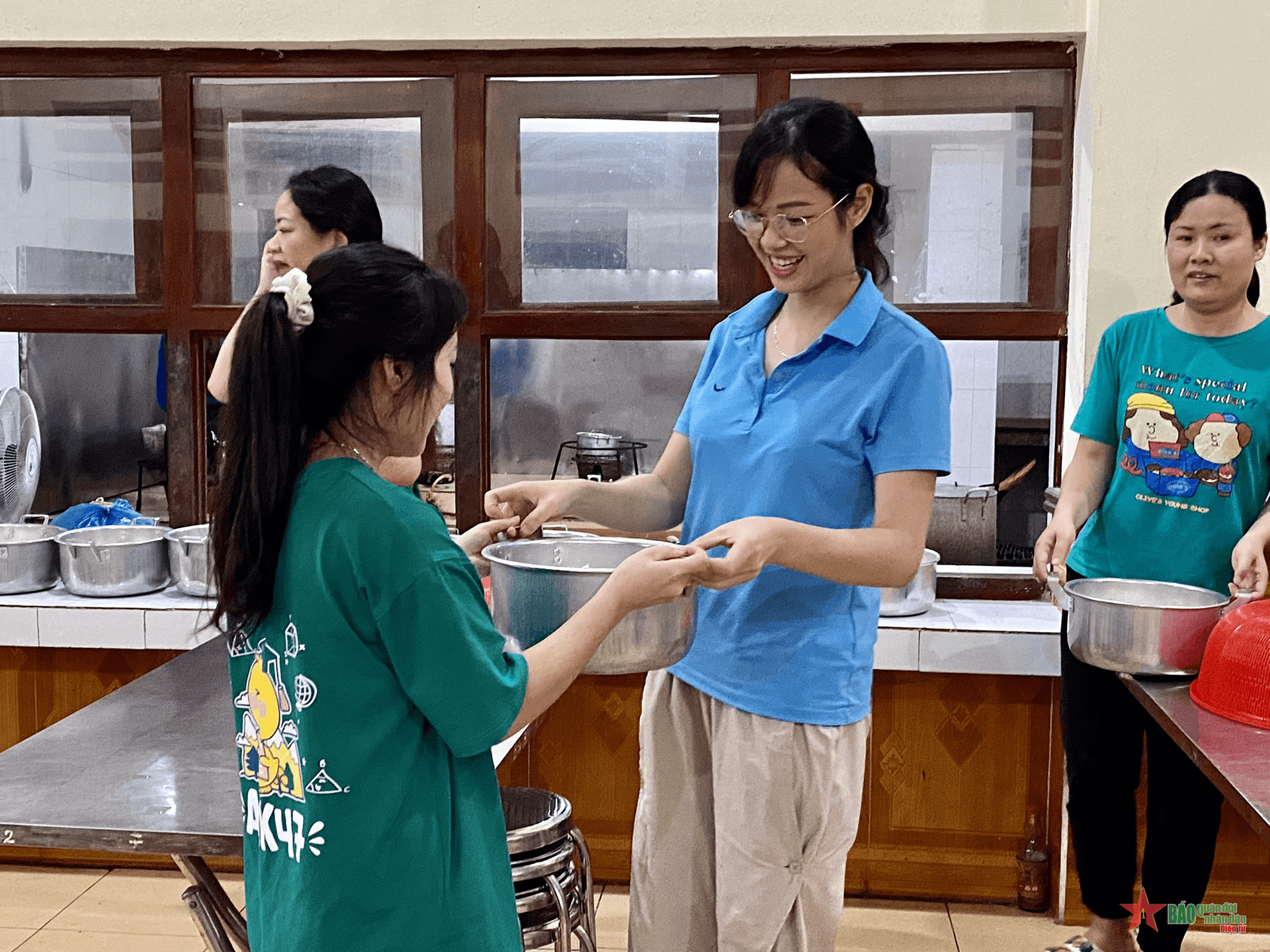 Những nồi cháo đêm ấm lòng sĩ tử