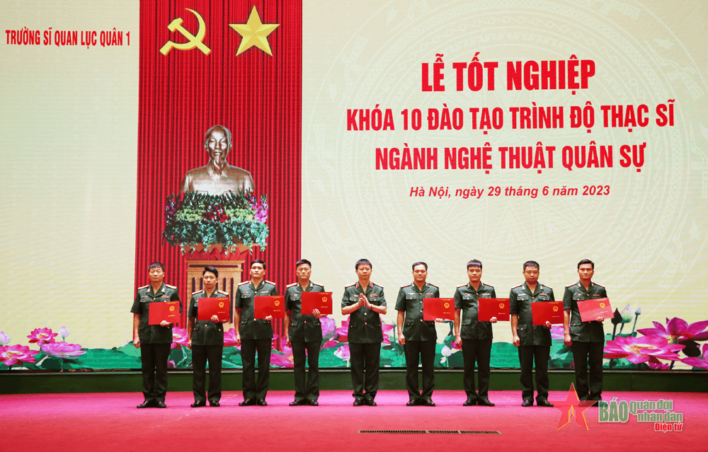 Trường Sĩ quan Lục quân 1 tổ chức Lễ tốt nghiệp khóa 10 đào tạo trình độ Thạc sĩ ngành nghệ thuật quân sự