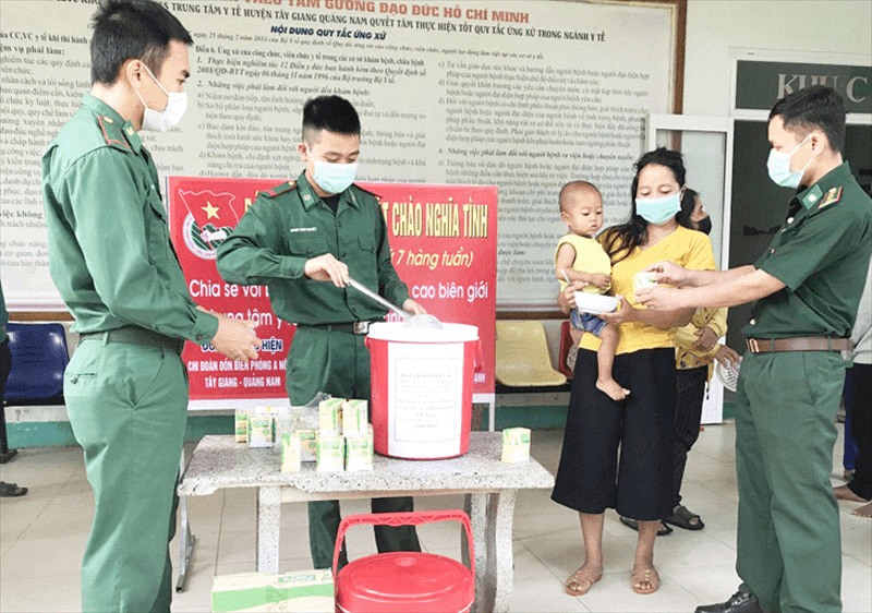 “Bát cháo nhân ái” của Bộ đội Biên phòng
