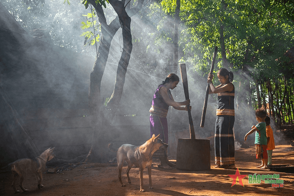 Sắc màu cuộc sống bên hồ Lắk