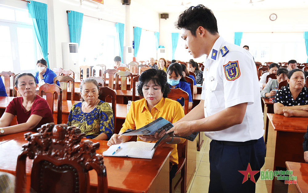 Đồng hành với ngư dân bằng những việc làm thiết thực