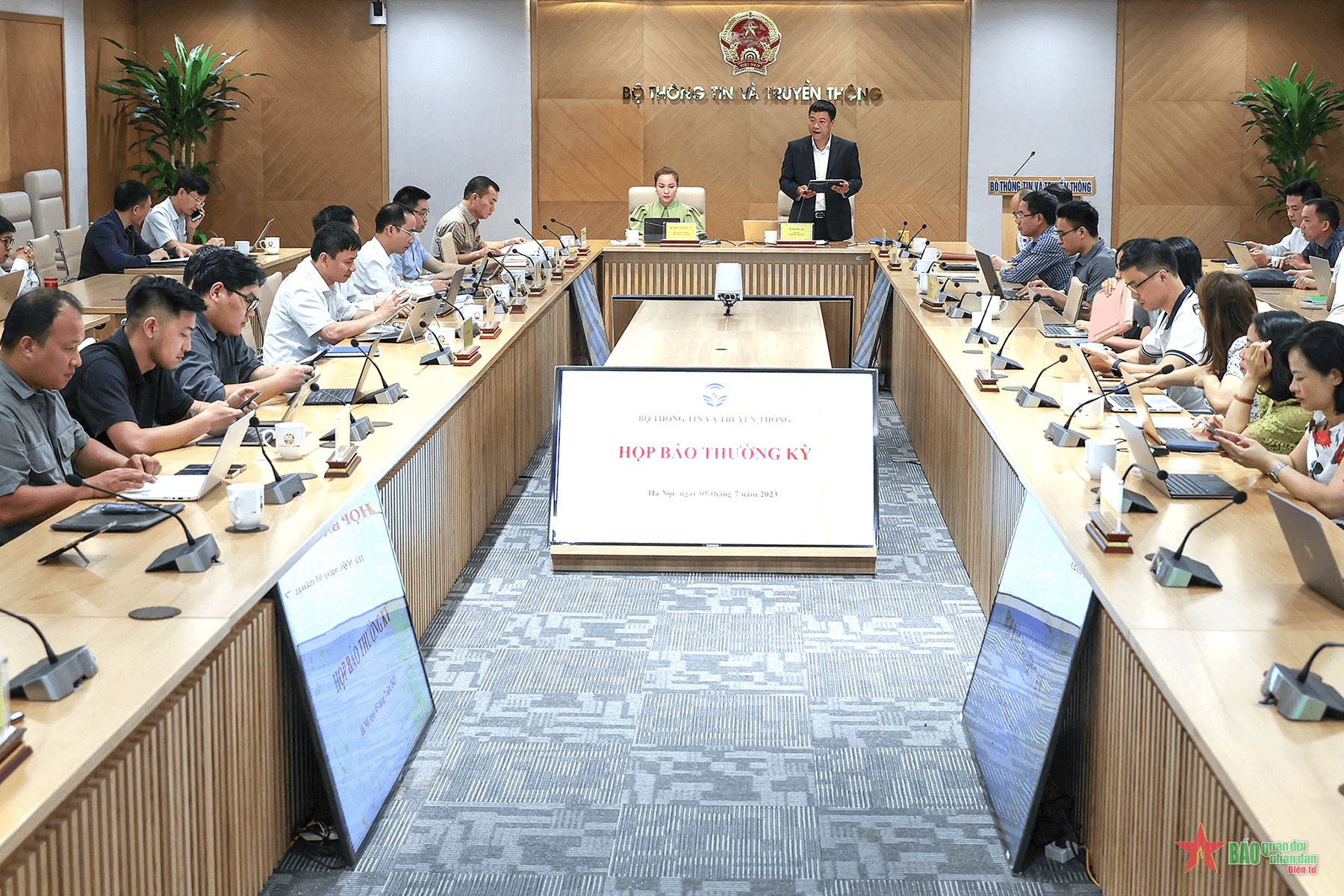 Bộ Thông tin và Truyền thông: Chặn, gỡ bỏ nhiều bài viết đăng thông tin sai sự thật, tài khoản giả mạo