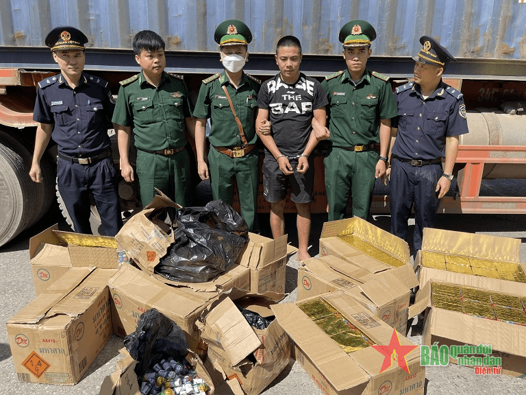 Bắt giữ đối tượng vận chuyển 287kg pháo lậu từ Lào về Việt Nam