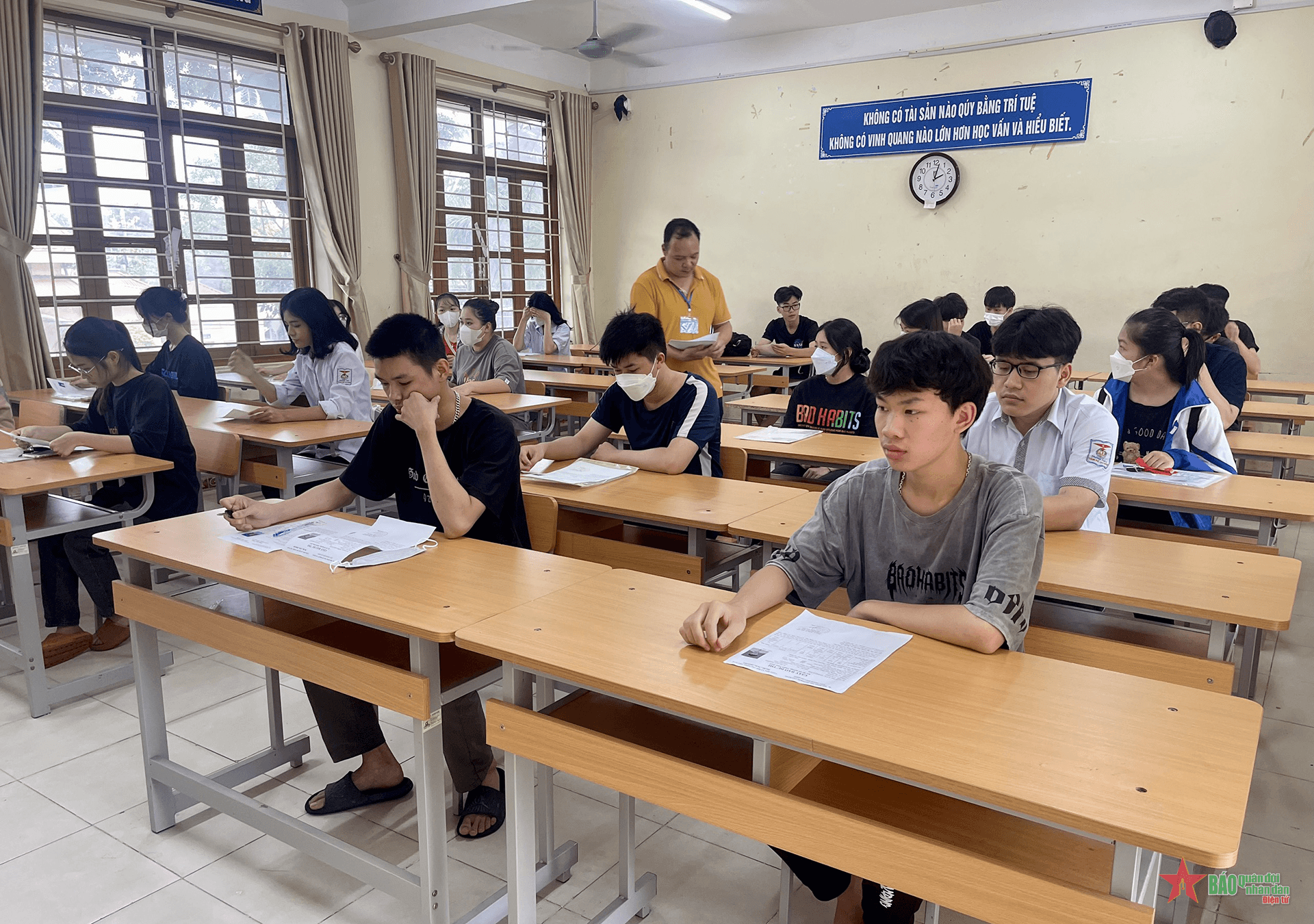 Chấm thi tốt nghiệp THPT: Bám sát đáp án nhưng không máy móc