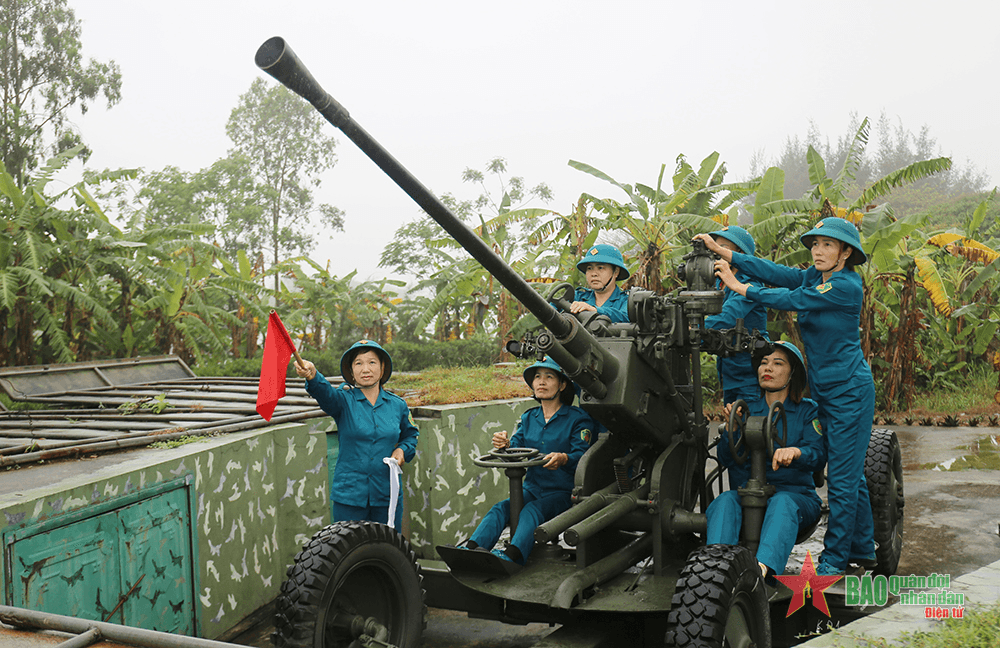 Những nữ dân quân thầm lặng “canh trời”