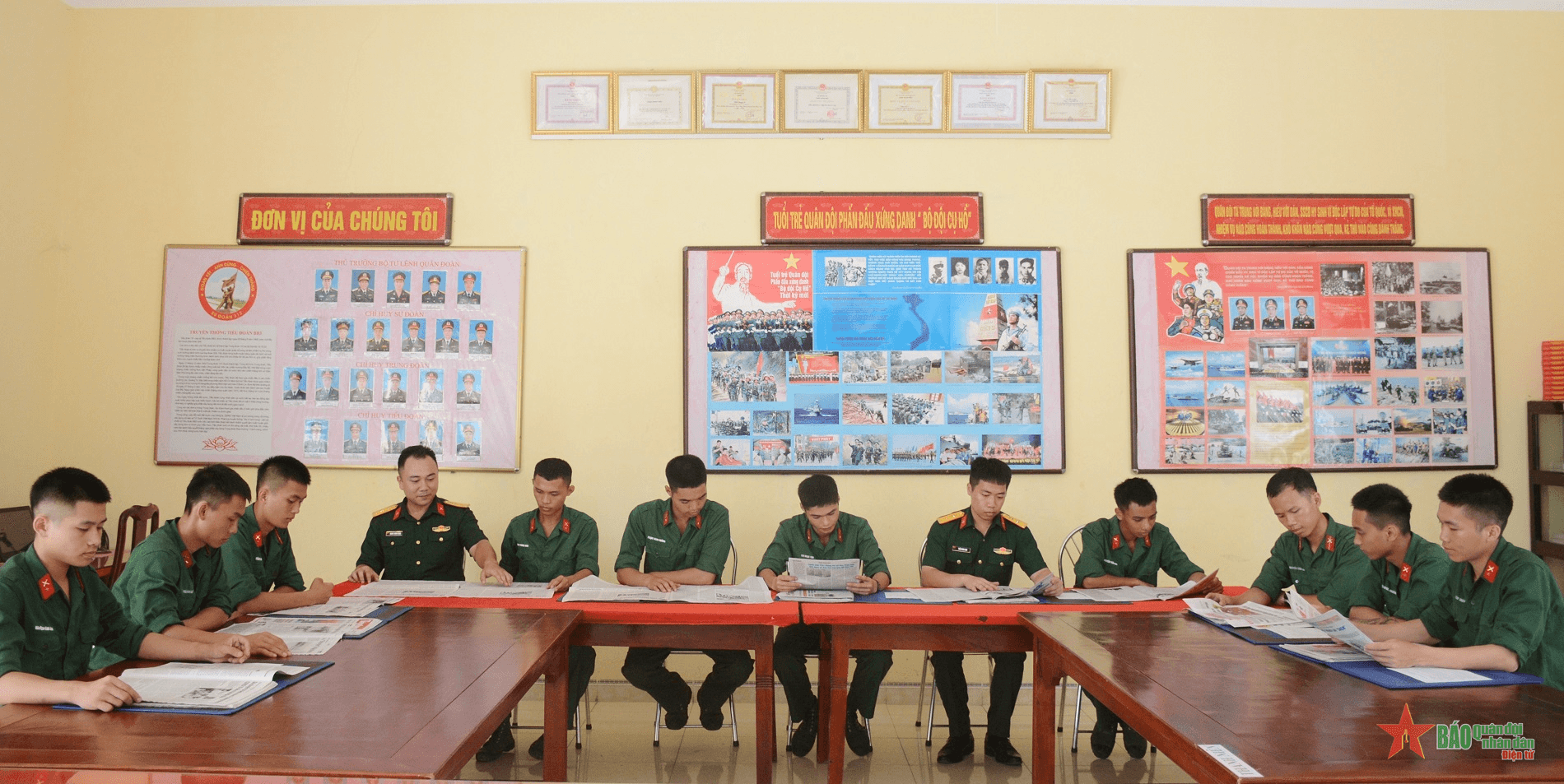 Niềm vui đọc sách, báo ngày nghỉ