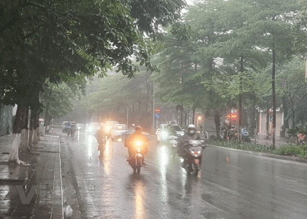 Thời tiết hôm nay (12-7):  Hà Nội ngày nắng nóng gay gắt, chiều tối có mưa rào