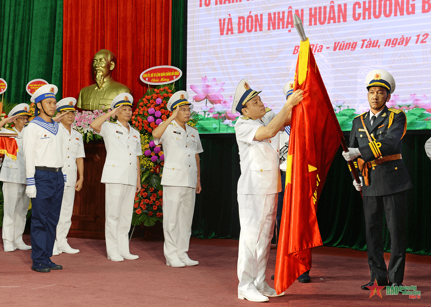 Lữ đoàn 167 đón nhận Huân chương Bảo vệ Tổ quốc hạng Ba