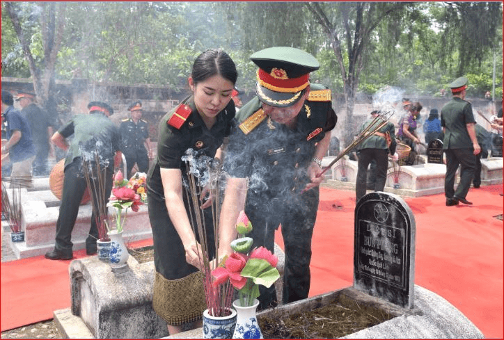 Tìm đồng đội trên đất bạn Lào