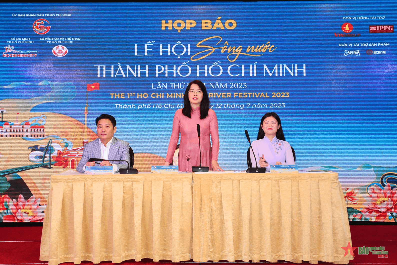 Lần đầu tiên tổ chức show diễn đại thực cảnh trên sông Sài Gòn