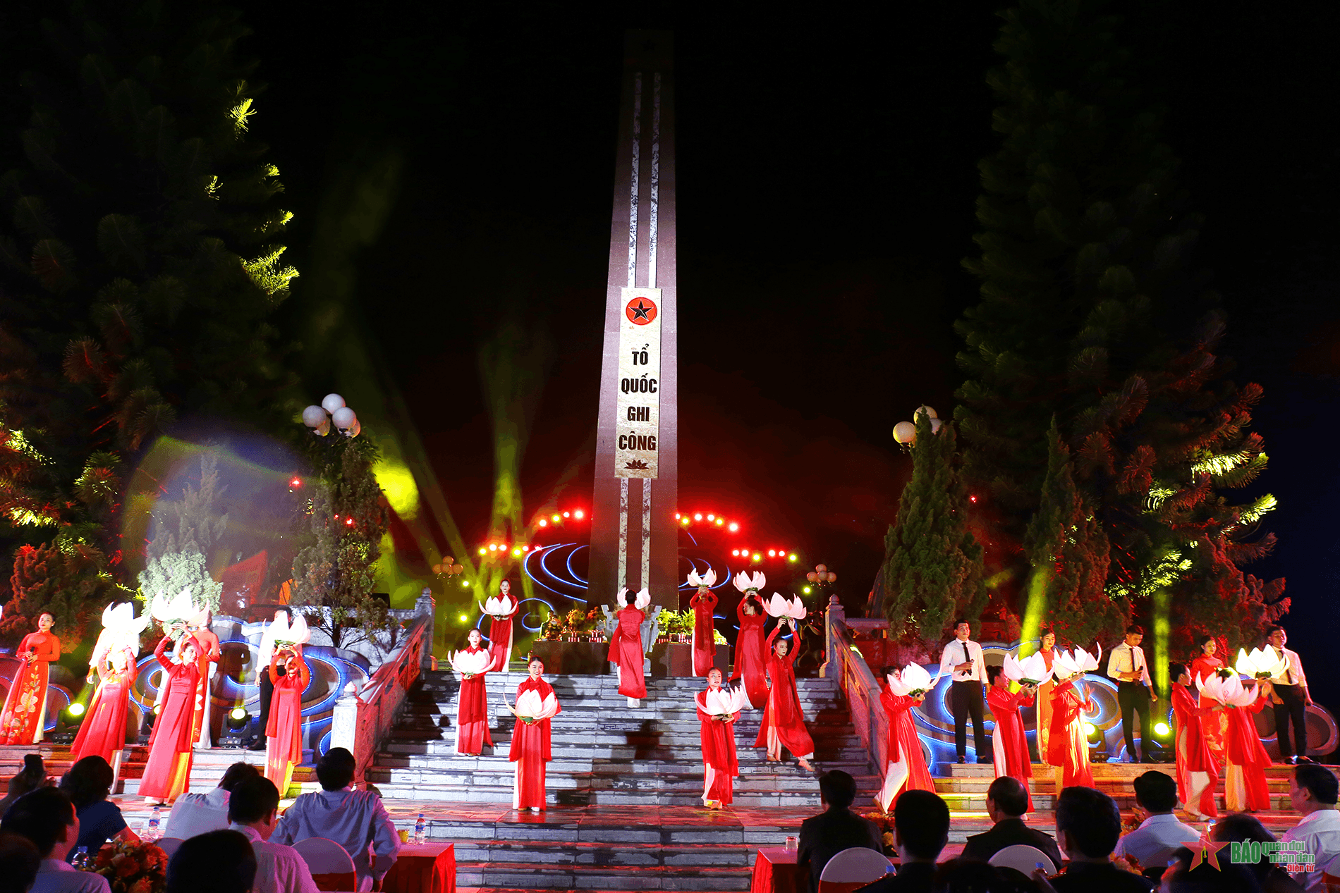 Chương trình nghệ thuật "Điểm tựa hòa bình” tại Hà Tĩnh