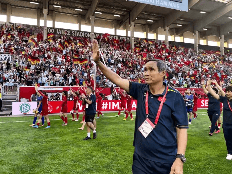 Không có chuyện ông Mai Đức Chung bị FIFA cắt quyền huấn luyện viên trưởng
