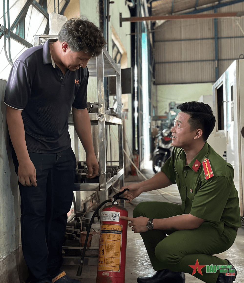 Cán bộ trẻ tiêu biểu và bài học dựa vào dân