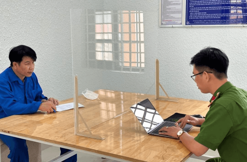 "Trùm lừa" giả danh công an, nhà báo, luật sư chiếm đoạt hàng tỷ đồng