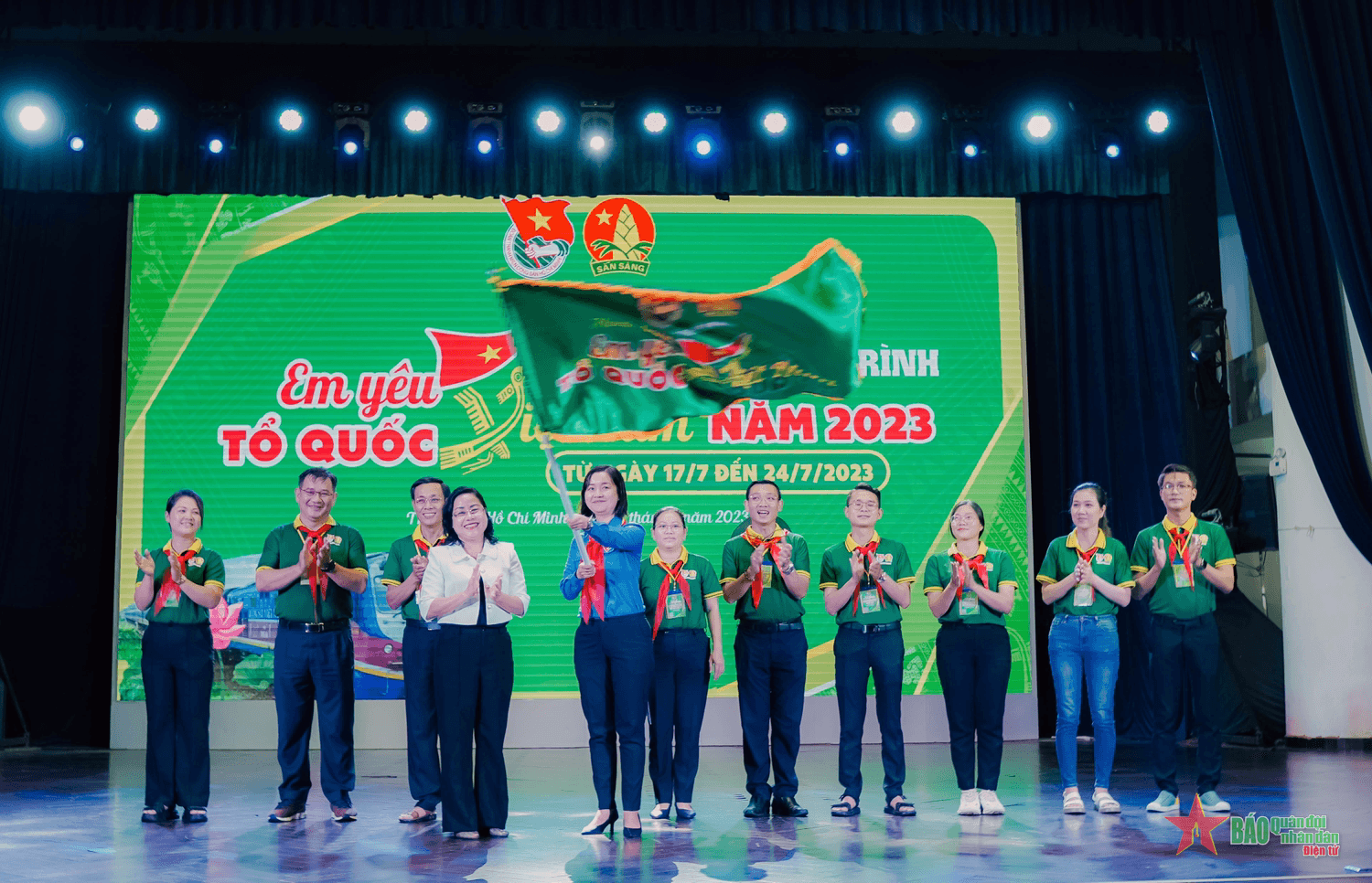 Hơn 100 đội viên, phụ trách đội tham gia hành trình “Em yêu Tổ quốc Việt Nam”
