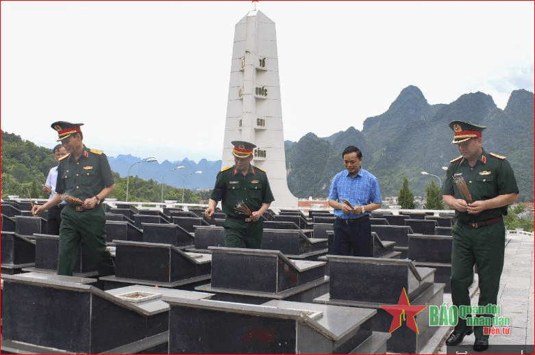 Quân khu 1: Dâng hương tri ân các Anh hùng liệt sĩ tại tỉnh Cao Bằng
